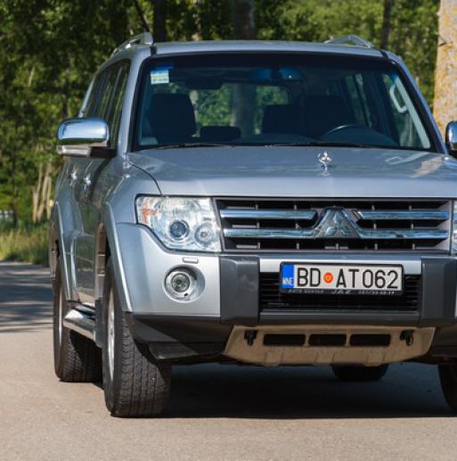 Mitsubishi Pajero photo 2